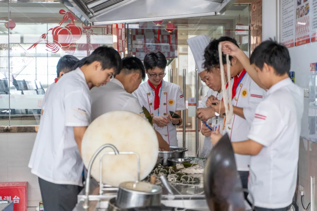 浓情端午时，校园欢乐多|深圳新东方包粽子活动圆满落幕