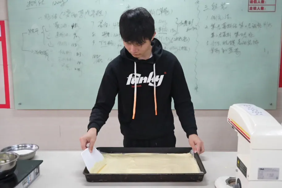 巧克力不会让你发胖，只会让你幸福感微微膨胀。深圳新东方巧克力体验课圆满结束！