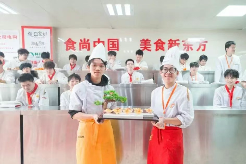 名企名师进校园 烹饪教育绽新光