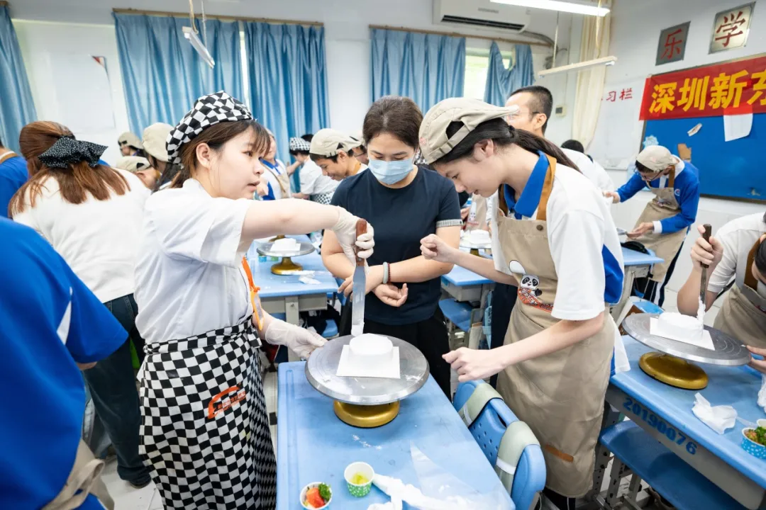 匠心传承·科学赋能|劳技裱花课助力坪山光祖中学学子全面发展   