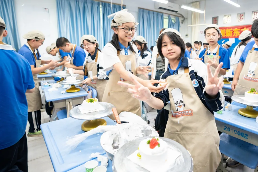 匠心传承·科学赋能|劳技裱花课助力坪山光祖中学学子全面发展   