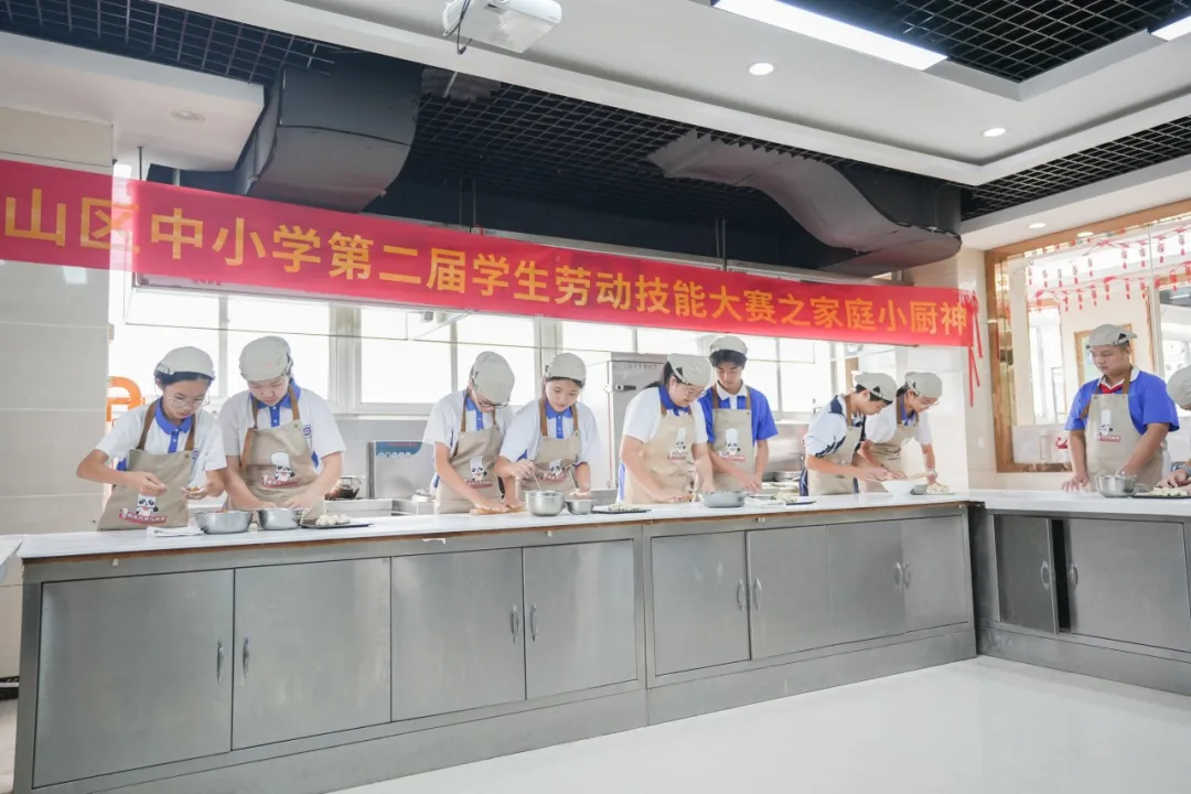 饺香传情 匠心启梦丨 33所中学学子深圳新东方烹饪研学之旅   