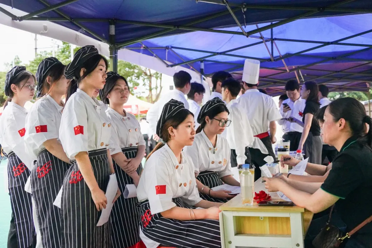 校企联袂筑梦职场,烹饪学子扬帆起航——深圳新东方烹饪学校就业双选会圆满落幕 校企联袂筑梦职场,烹饪学子扬帆起航——深圳新东方烹饪学校就业双选会圆满落幕