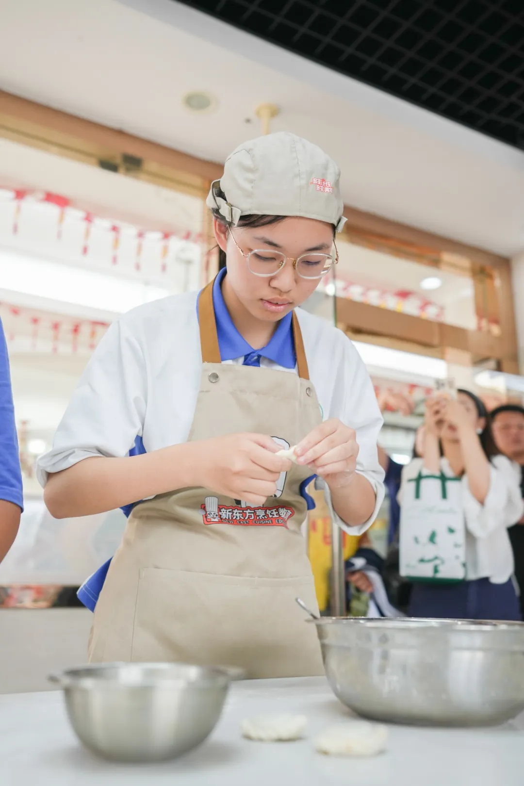 饺香传情 匠心启梦丨 33所中学学子深圳新东方烹饪研学之旅   