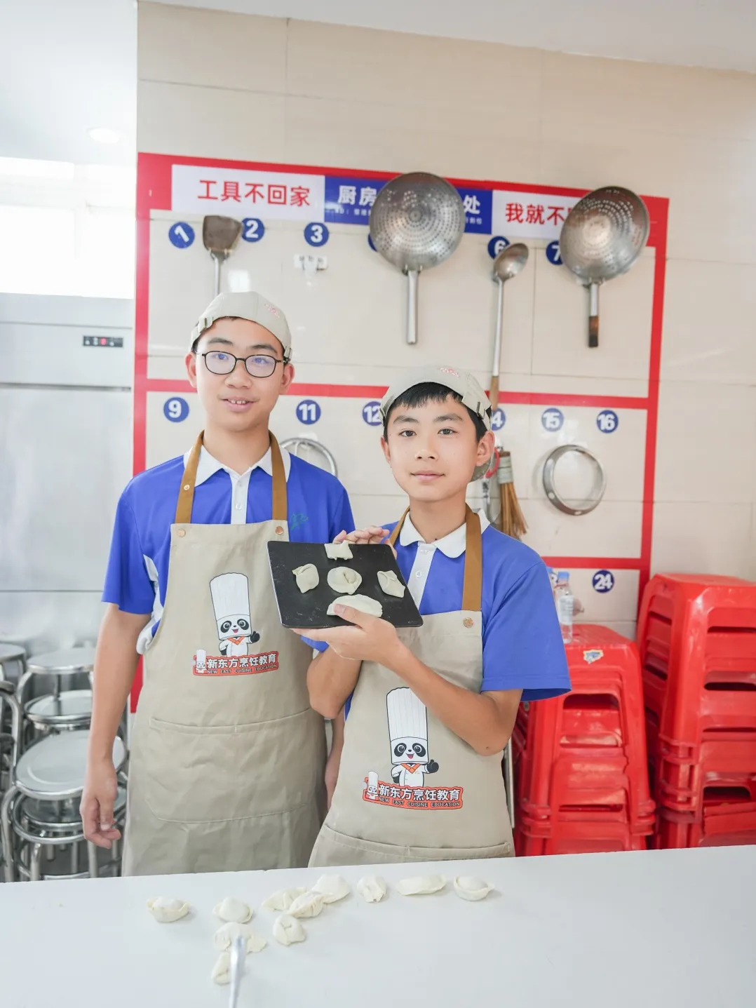 饺香传情 匠心启梦丨 33所中学学子深圳新东方烹饪研学之旅   
