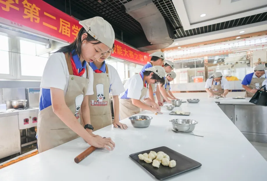 饺香传情 匠心启梦丨 33所中学学子深圳新东方烹饪研学之旅   