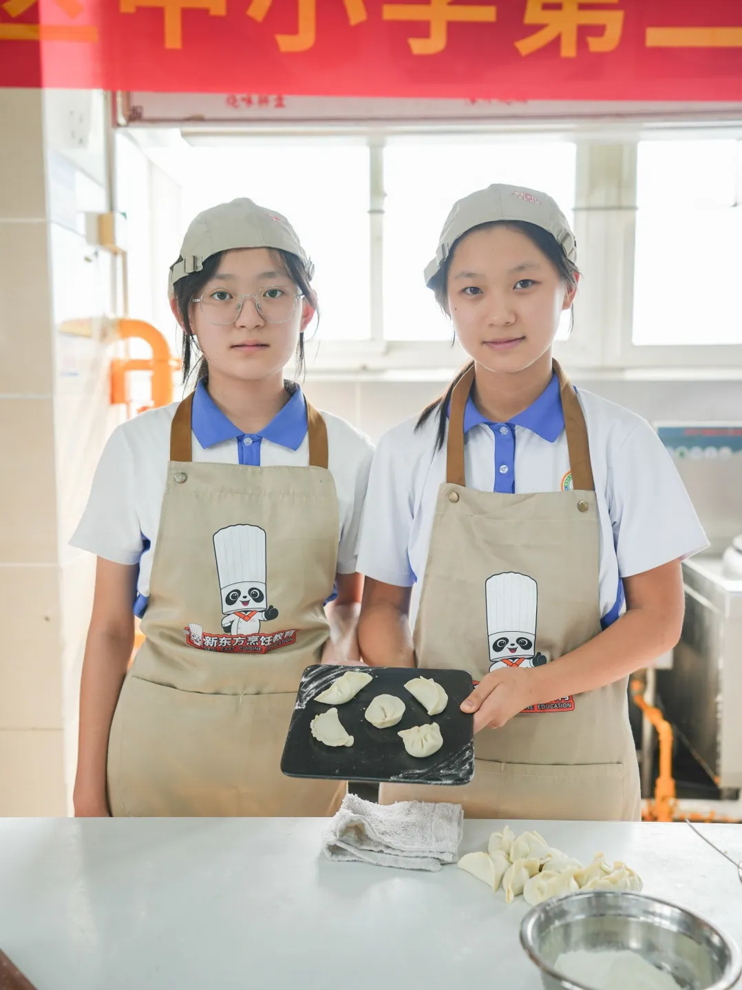 饺香传情 匠心启梦丨 33所中学学子深圳新东方烹饪研学之旅   