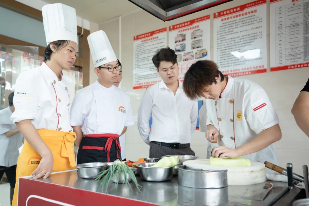 企业导师进课堂 校企协同育人才 | 湘辣辣餐饮集团进校授课纪实 企业导师进课堂 校企协同育人才 | 湘辣辣餐饮集团进校授课纪实