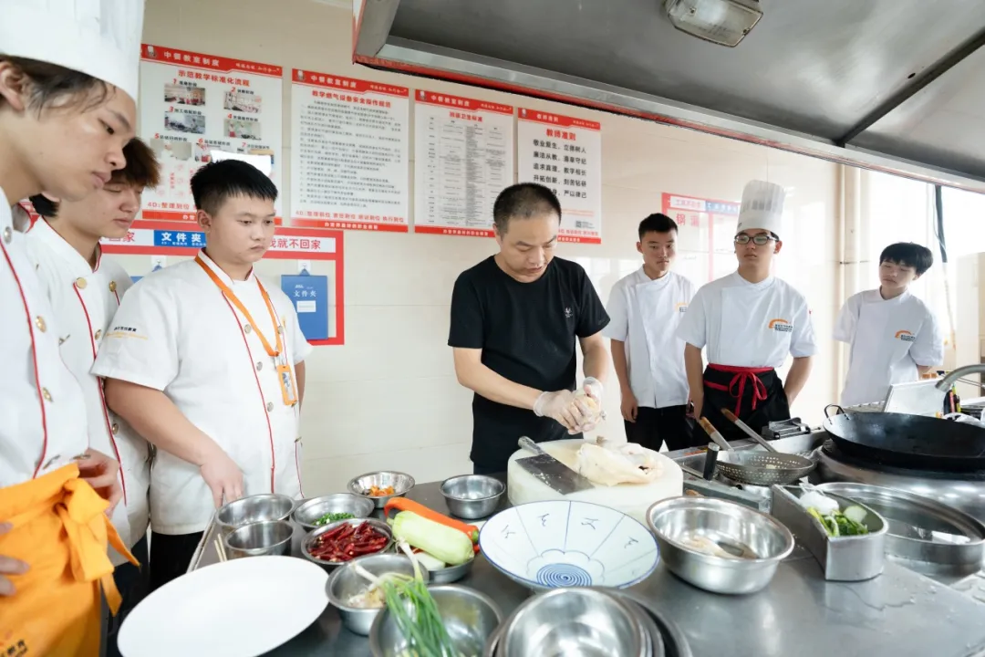 企业导师进课堂 校企协同育人才 | 湘辣辣餐饮集团进校授课纪实 企业导师进课堂 校企协同育人才 | 湘辣辣餐饮集团进校授课纪实