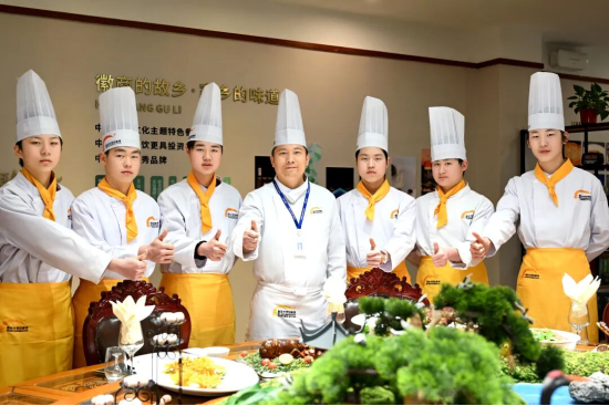 喜报!深圳新东方烹饪学校荣膺“2025年度深圳市技工教育和职业培训行业先进单位”,烹饪职教再耀鹏城! 喜报!深圳新东方烹饪学校荣膺“2025年度深圳市技工教育和职业培训行业先进单位”,烹饪职教再耀鹏城!