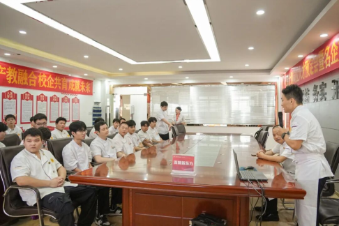 深圳新东方烹饪学校就业服务到底如何？毕业后发展前景好不好？听听两位毕业学长怎么说~