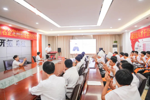 深圳新东方烹饪学校就业服务到底如何？毕业后发展前景好不好？听听两位毕业学长怎么说~