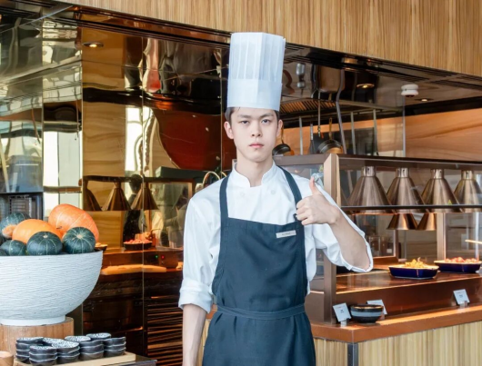 【榜样】从新东方课堂到五星酒店：何佳慧与赵纯浩的“技能成长双轨记”