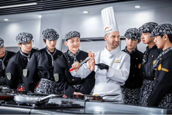 喜报!深圳新东方烹饪学校荣膺“2025年度深圳市技工教育和职业培训行业先进单位”,烹饪职教再耀鹏城! 喜报!深圳新东方烹饪学校荣膺“2025年度深圳市技工教育和职业培训行业先进单位”,烹饪职教再耀鹏城!