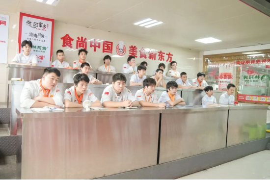 校企联动焕新课堂！湘辣辣集团走进深圳新东方，解锁沉浸式美食教学新体验