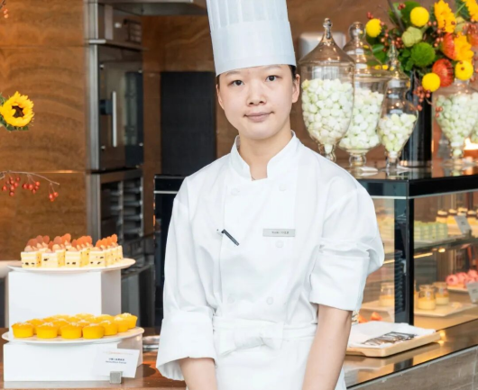 【榜样】从新东方课堂到五星酒店：何佳慧与赵纯浩的“技能成长双轨记”