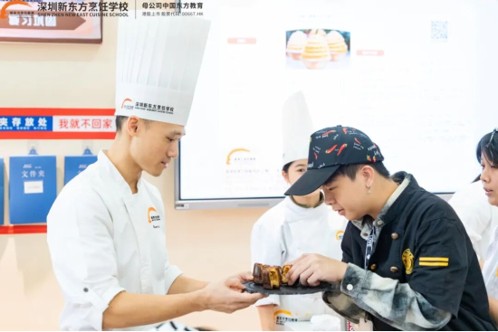 香港西点大师空降深圳新东方！行业大师进校园，专注培养“有本领、能创业、会赚钱”的西点师