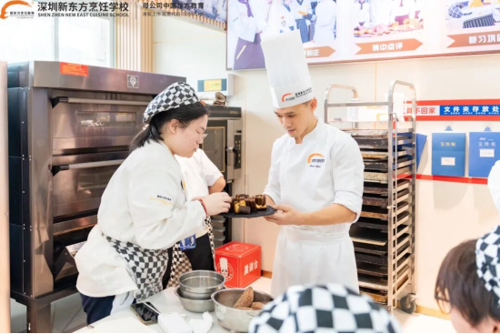 香港西点大师空降深圳新东方！行业大师进校园，专注培养“有本领、能创业、会赚钱”的西点师