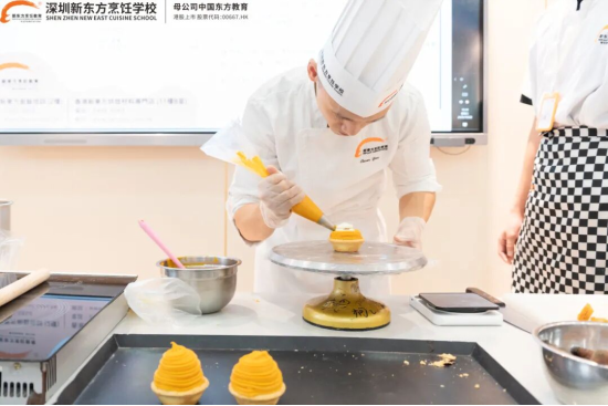 香港西点大师空降深圳新东方！行业大师进校园，专注培养“有本领、能创业、会赚钱”的西点师