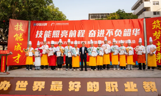 不止是比赛和表彰！在深圳新东方，每一天都是成长的高光时刻