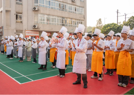 不止是比赛和表彰！在深圳新东方，每一天都是成长的高光时刻