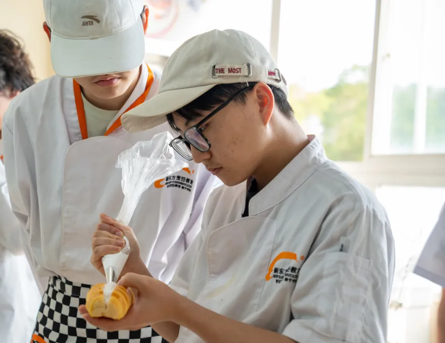 师者匠心赴深造，新品焕新启新程！深圳新东方西点新品发布会圆满落幕