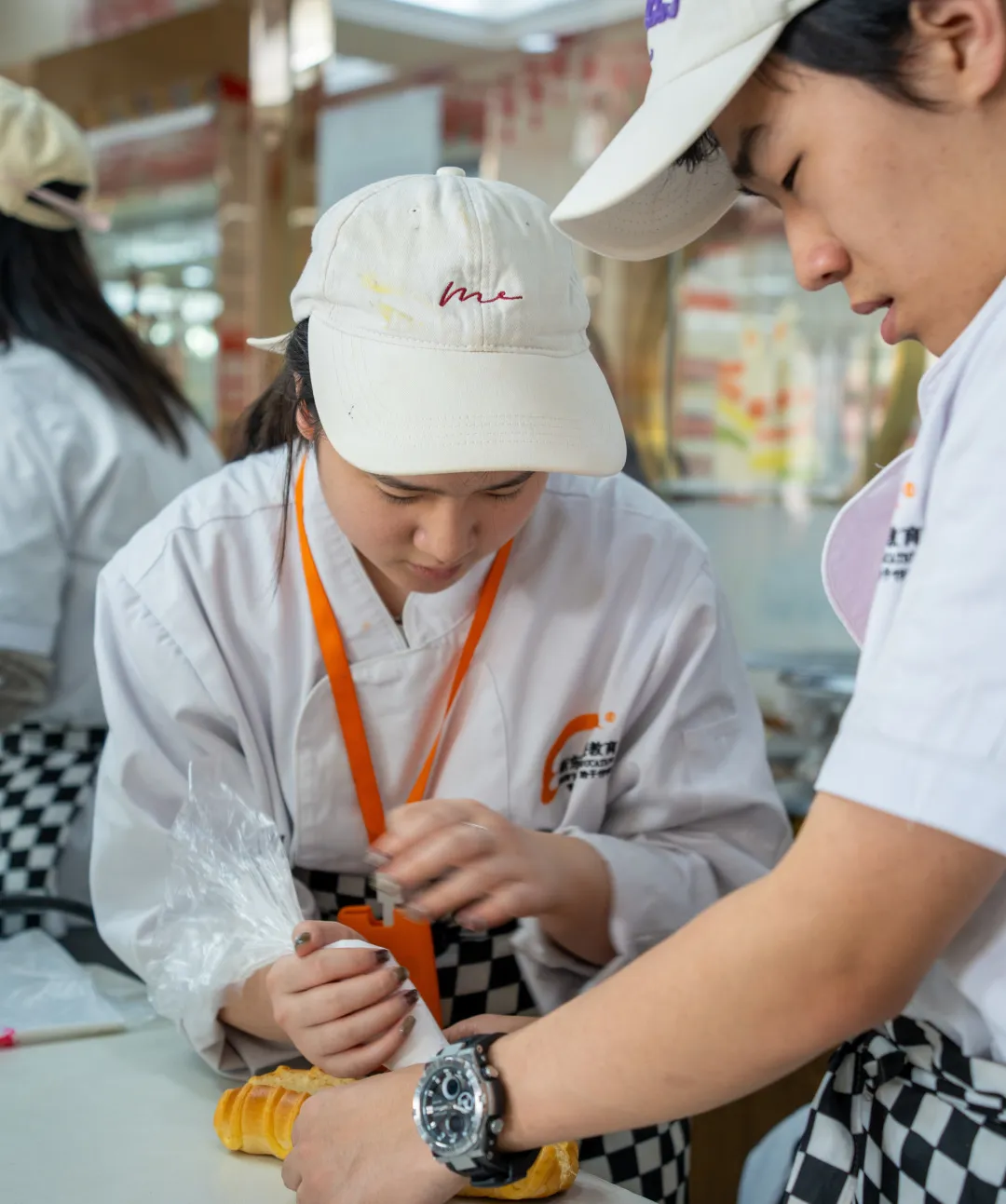 师者匠心赴深造，新品焕新启新程！深圳新东方西点新品发布会圆满落幕