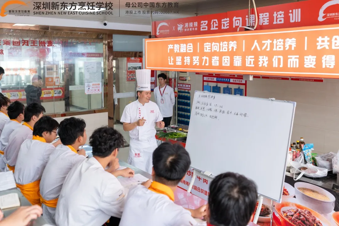 技传深新 匠筑前程｜来菜华南总厨蔡森章进校园，以专业赋能，让技能生根。  
