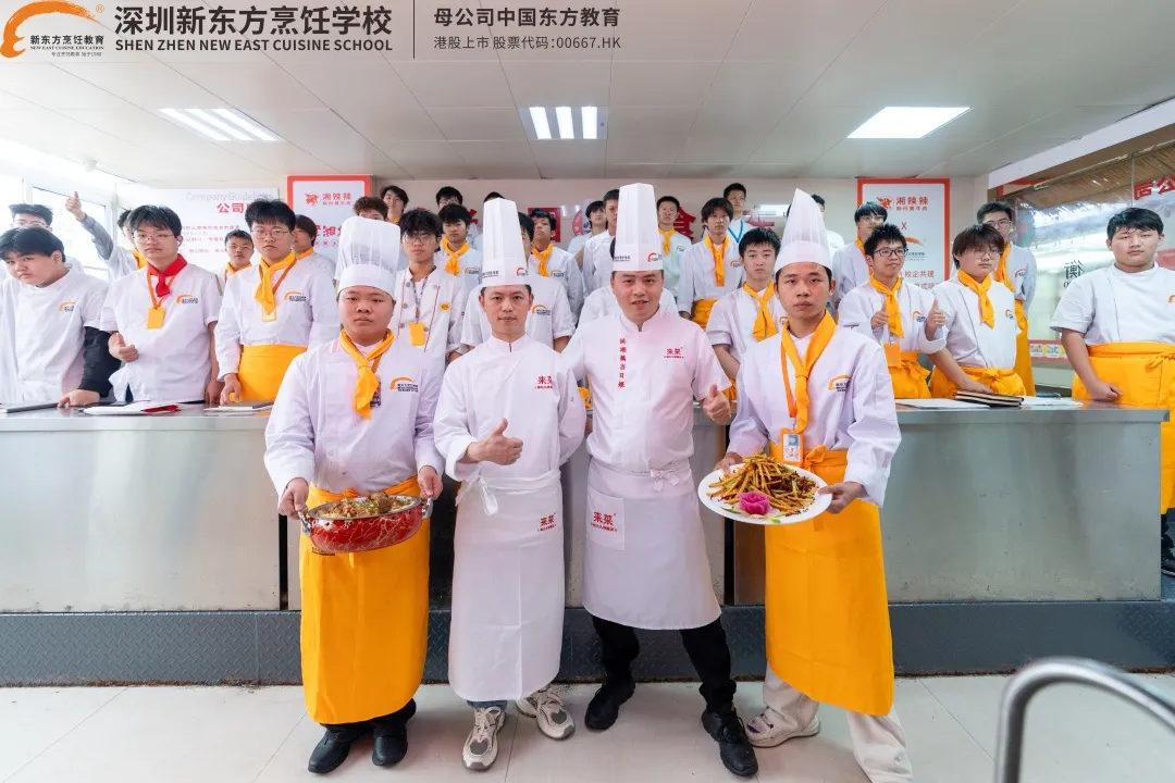 技传深新 匠筑前程｜来菜华南总厨蔡森章进校园，以专业赋能，让技能生根。  