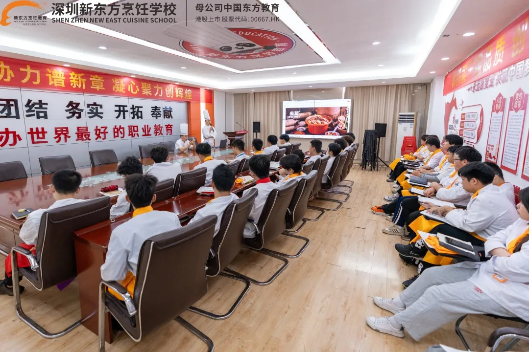 技传深新 匠筑前程｜来菜华南总厨蔡森章进校园，以专业赋能，让技能生根。  