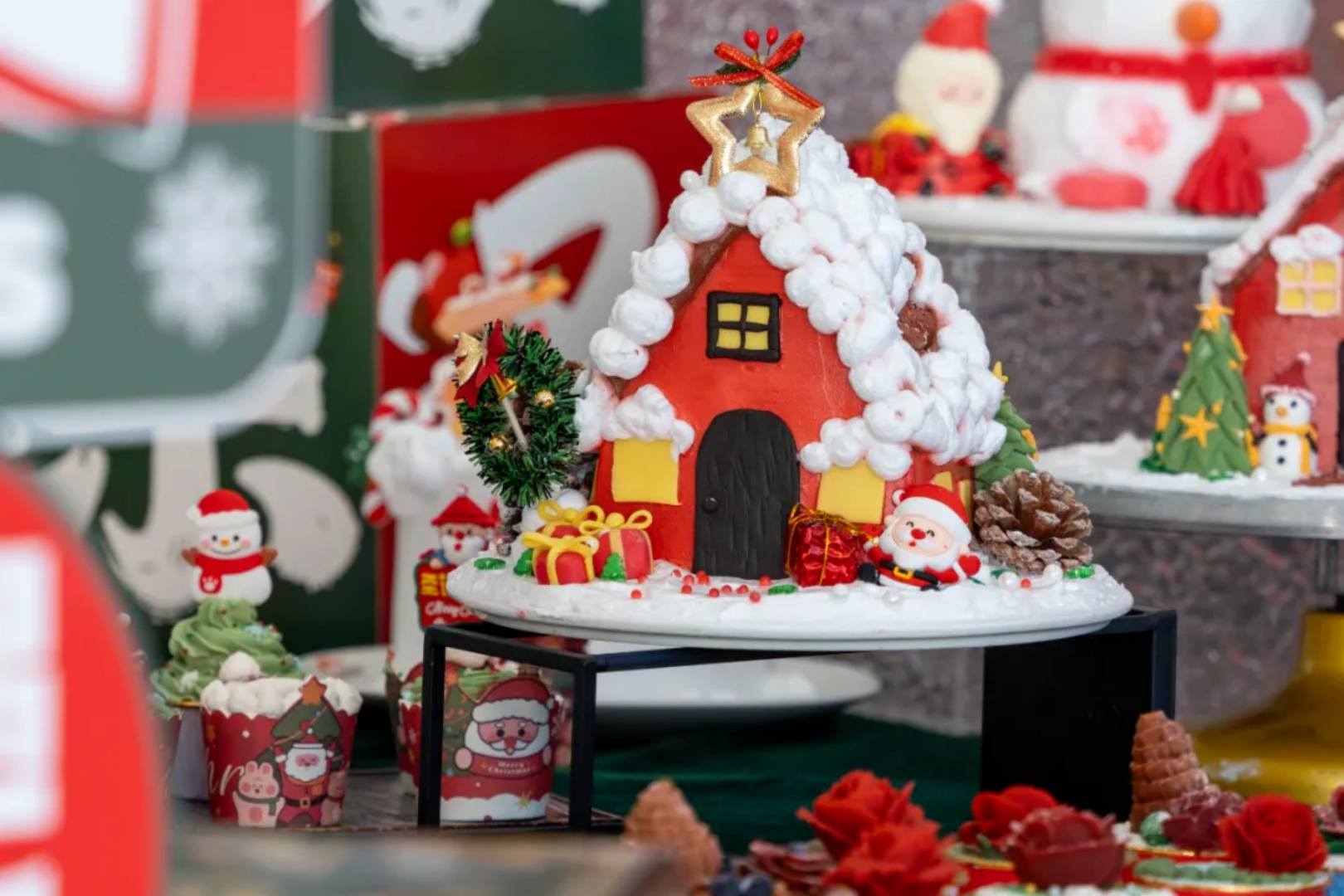 圣诞甜度超标!深圳新东方学子西点作品展,把节日浪漫搬进校园 圣诞甜度超标!深圳新东方学子西点作品展,把节日浪漫搬进校园