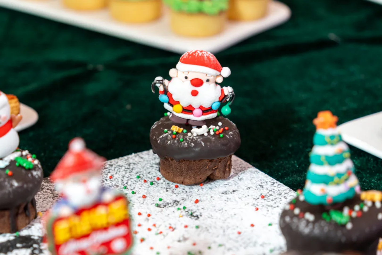 圣诞甜度超标!深圳新东方学子西点作品展,把节日浪漫搬进校园 圣诞甜度超标!深圳新东方学子西点作品展,把节日浪漫搬进校园