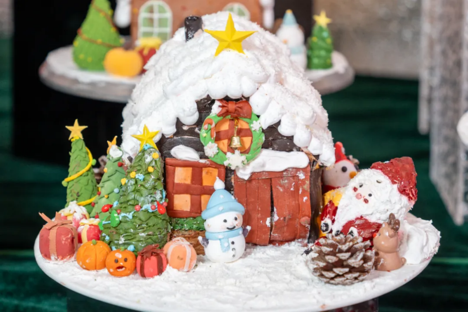 圣诞甜度超标!深圳新东方学子西点作品展,把节日浪漫搬进校园 圣诞甜度超标!深圳新东方学子西点作品展,把节日浪漫搬进校园