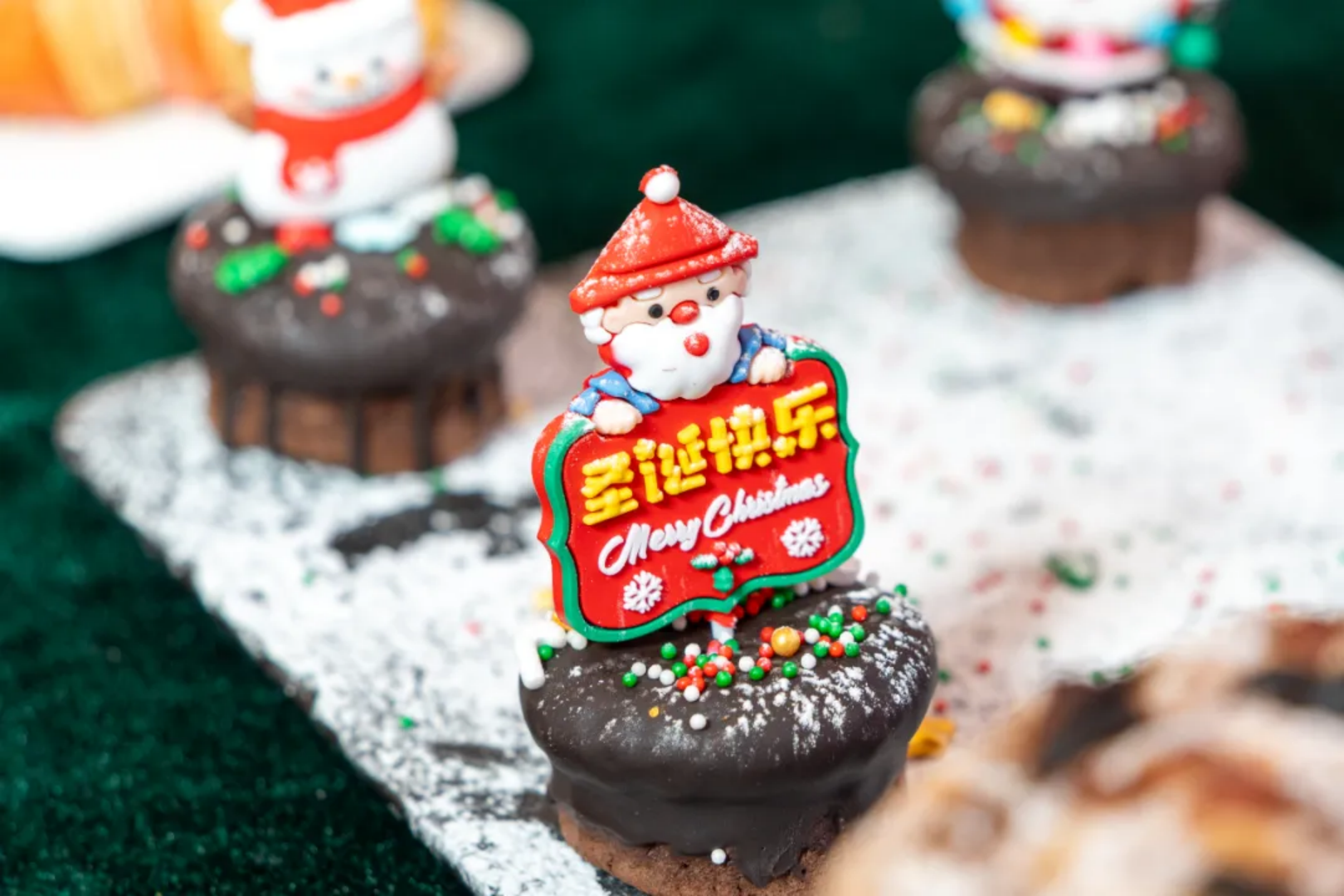 圣诞甜度超标!深圳新东方学子西点作品展,把节日浪漫搬进校园 圣诞甜度超标!深圳新东方学子西点作品展,把节日浪漫搬进校园