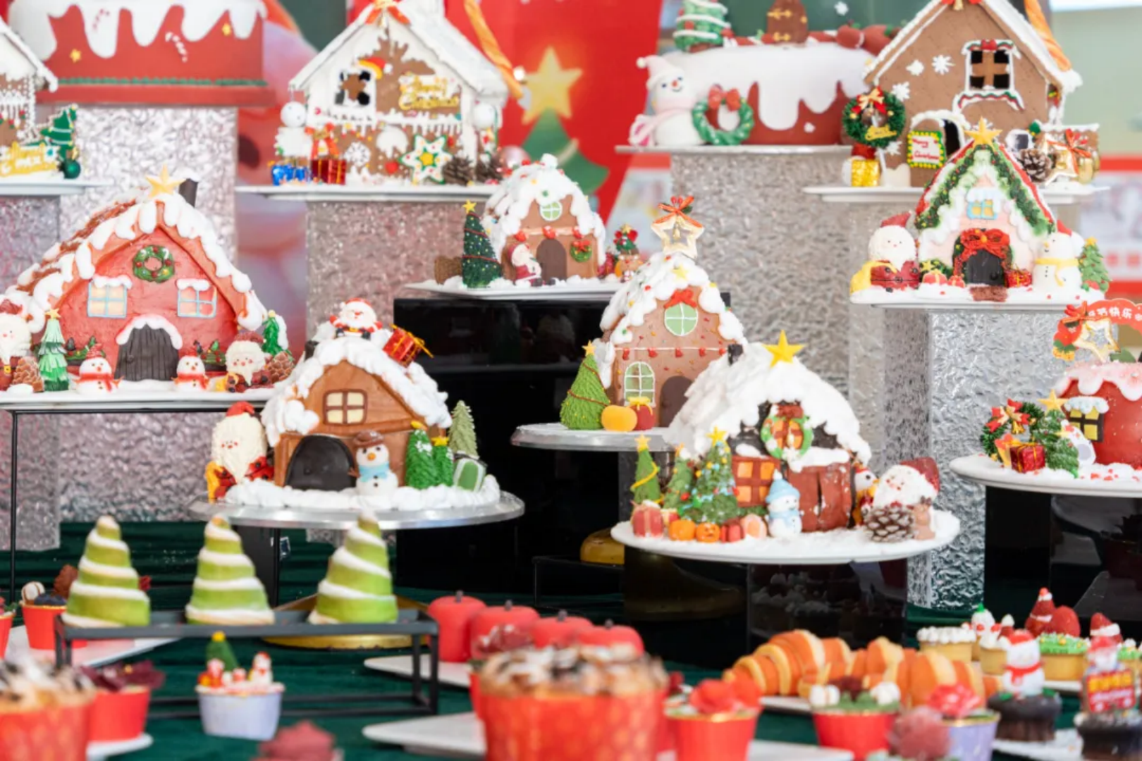 圣诞甜度超标!深圳新东方学子西点作品展,把节日浪漫搬进校园 圣诞甜度超标!深圳新东方学子西点作品展,把节日浪漫搬进校园