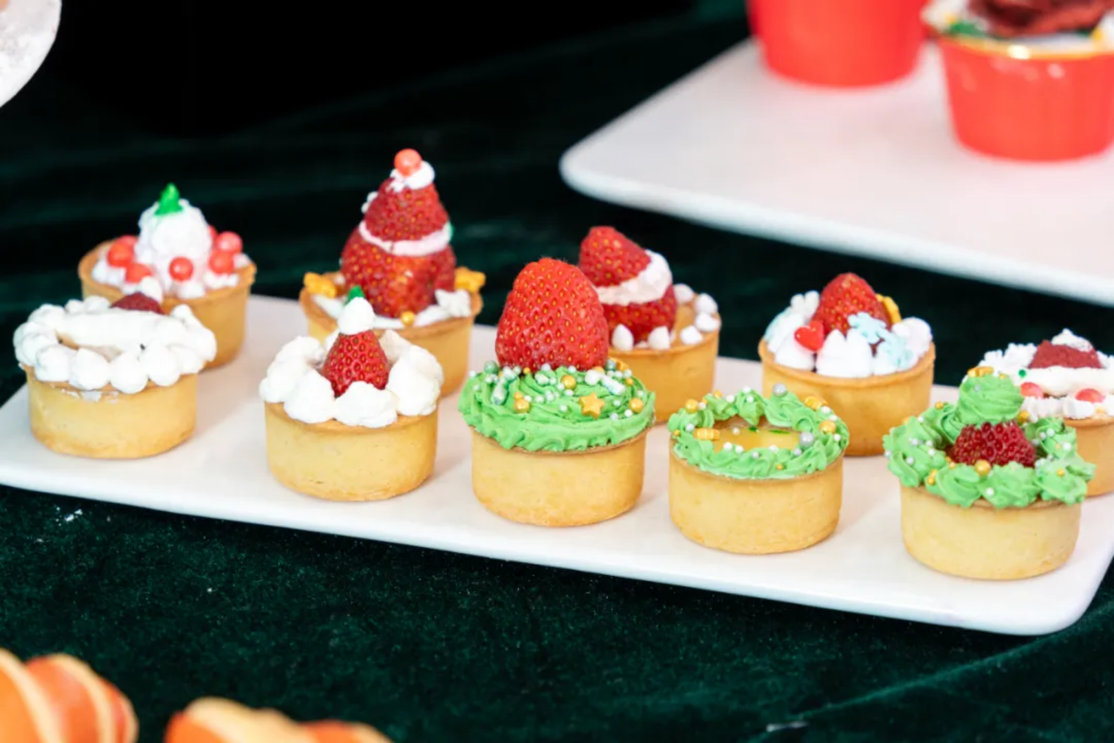 圣诞甜度超标!深圳新东方学子西点作品展,把节日浪漫搬进校园 圣诞甜度超标!深圳新东方学子西点作品展,把节日浪漫搬进校园