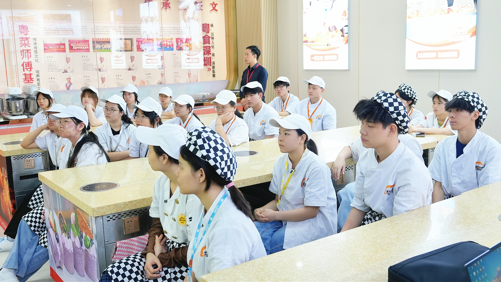 八喜冰淇淋蛋糕走进深圳新东方烹饪学校 开启专场宣讲招聘会 八喜冰淇淋蛋糕走进深圳新东方烹饪学校 开启专场宣讲招聘会