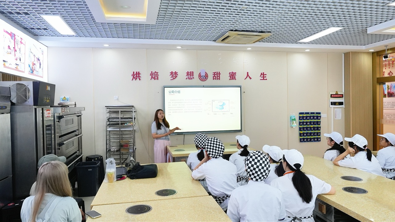 八喜冰淇淋蛋糕走进深圳新东方烹饪学校 开启专场宣讲招聘会 八喜冰淇淋蛋糕走进深圳新东方烹饪学校 开启专场宣讲招聘会