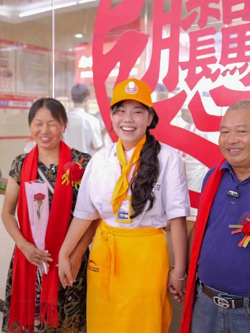 笑容不会骗人｜深圳新东方烹饪学校粤菜大厨2502班家长鉴证会圆满举行