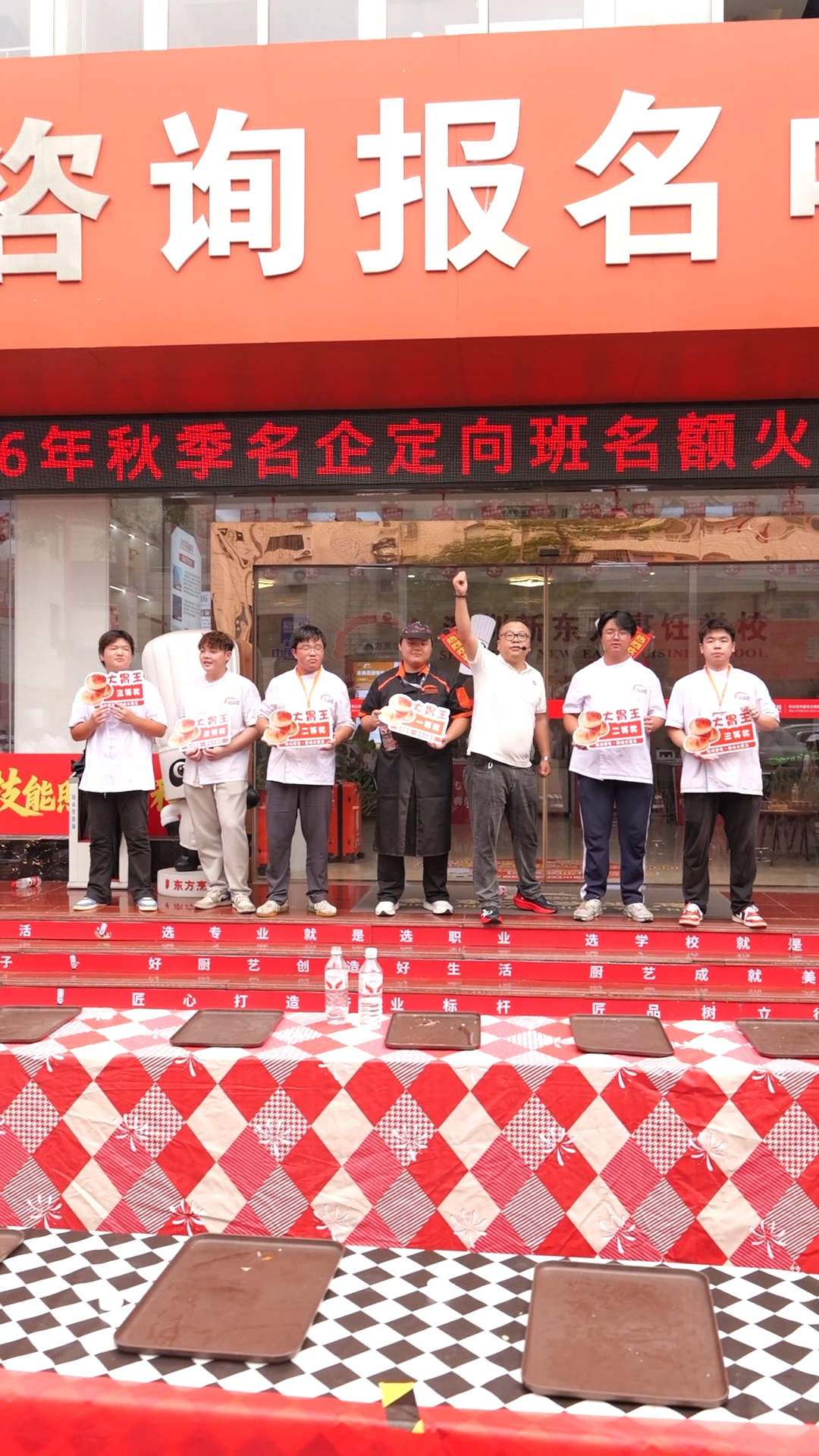 “狂炫面包”趣味挑战赛圆满落幕 深圳新东方学子用实力争夺校园“大胃王”称号