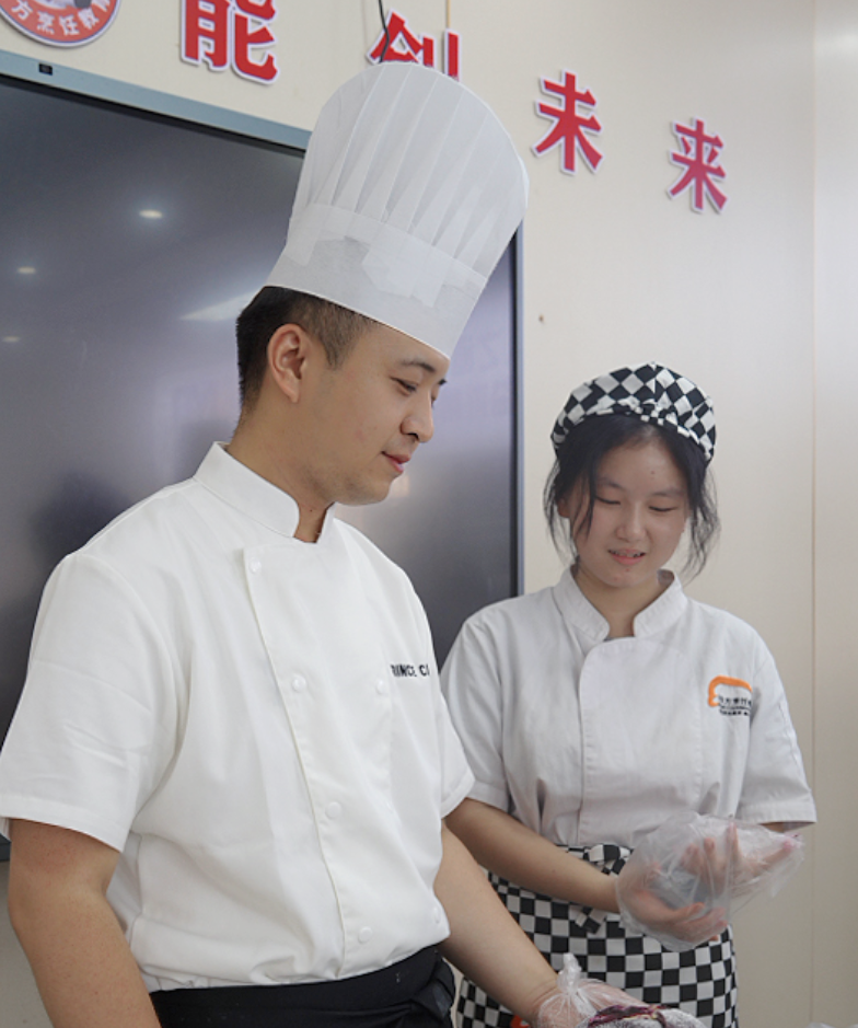 让课堂连接产业！卡玛王子走进深圳新东方烹饪学校，共建技能人才培养桥梁