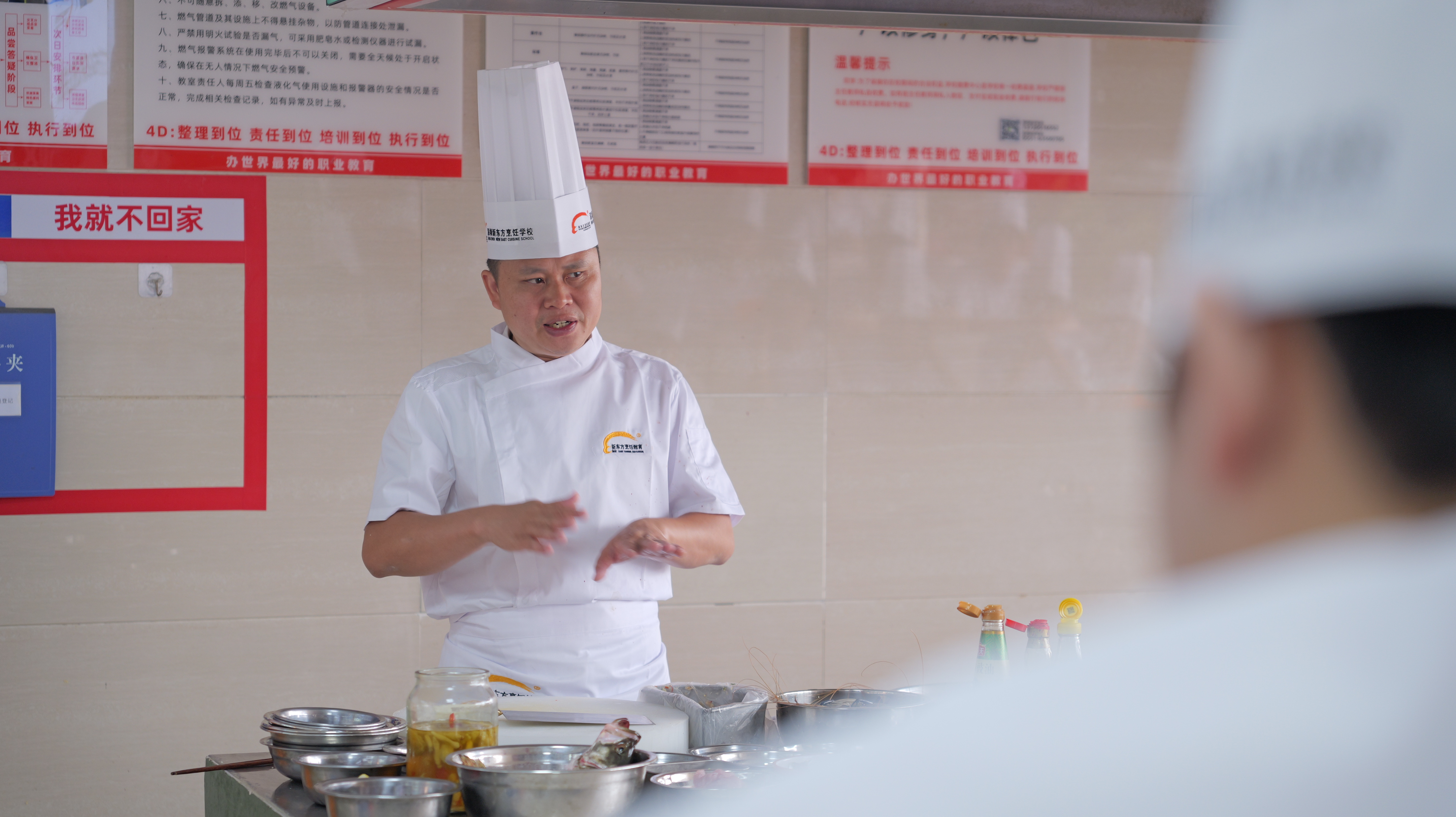 成功不忘引路人：张克阳与恩师同台，共话二十年师徒情