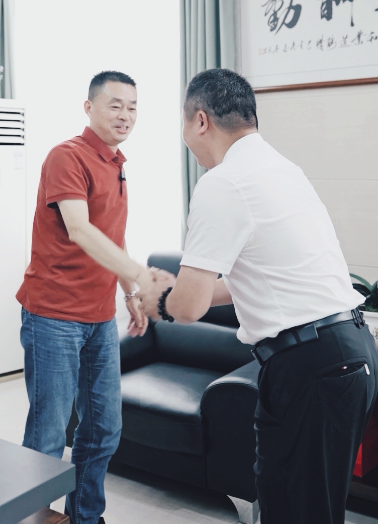 成功不忘引路人：张克阳与恩师同台，共话二十年师徒情